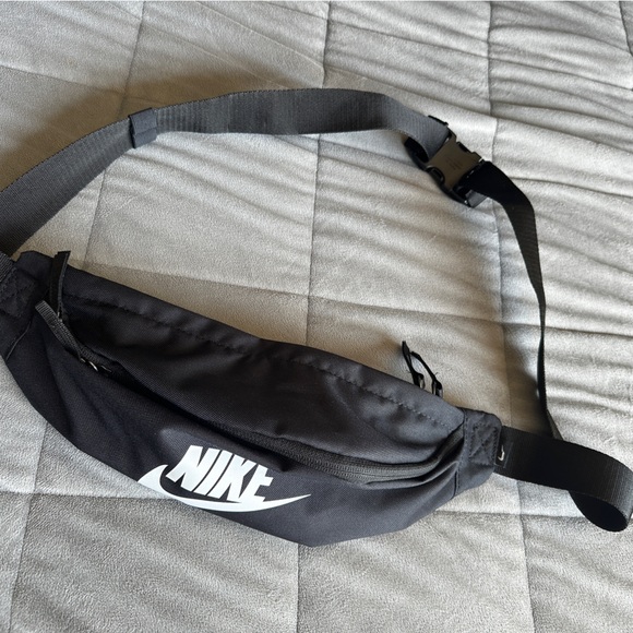 Nike Fanny Pack - Picture 2 of 3